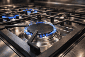 Por que o fogão deixa a panela preta? Causas reais e como resolver